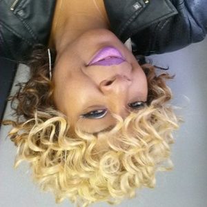 Meet your Posher, Leana