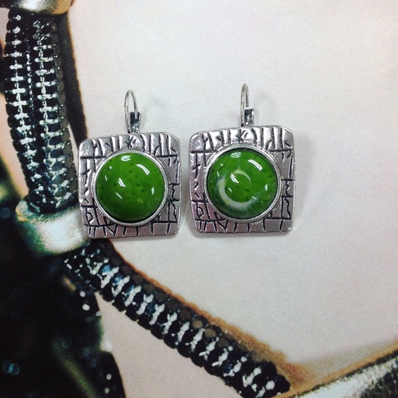 Necklace - Picture 2 of 3