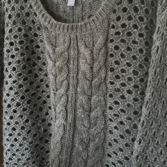 🎀 Gray open knit breezy sweater!🎀 - Picture 2 of 2