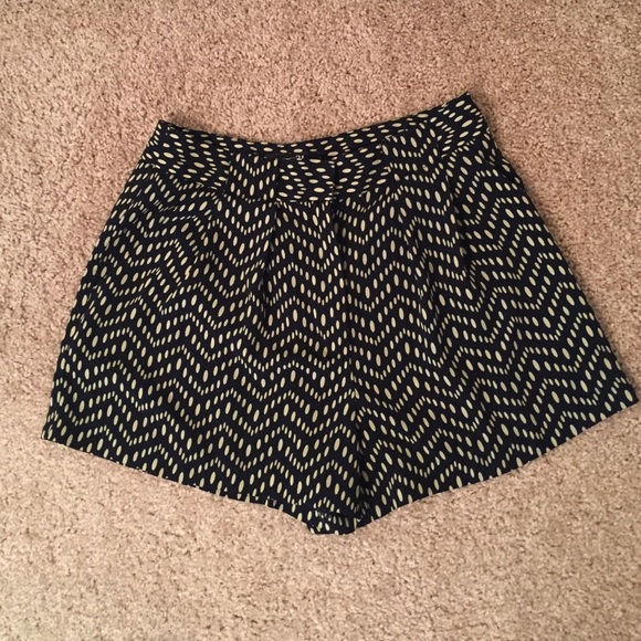 F21 Shorts - Picture 1 of 1