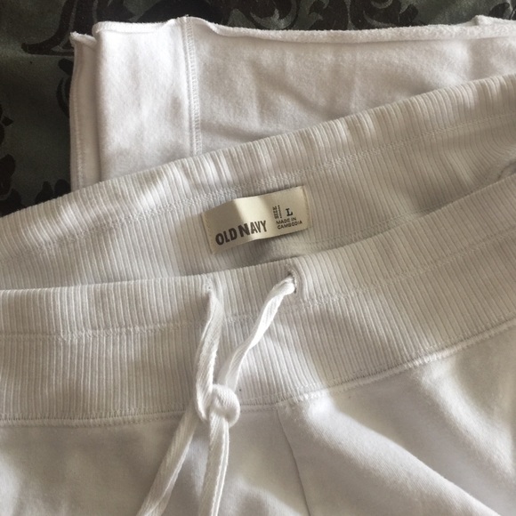 🎀 sooooo COMFY!!! White old navy sweat pants 🎀 - Picture 2 of 4