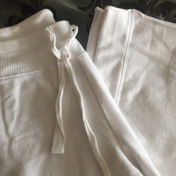 🎀 sooooo COMFY!!! White old navy sweat pants 🎀 - Picture 4 of 4