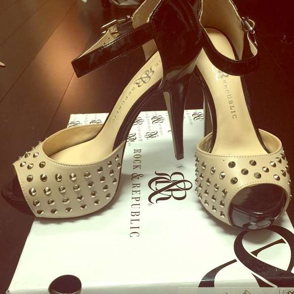 Rock Republic Kurttan Studded Shoes