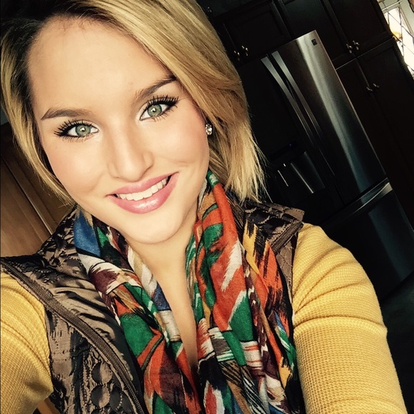 Meet your Posher, Karisa - Picture 1 of 1