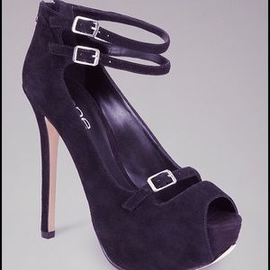 Bebe black pumps