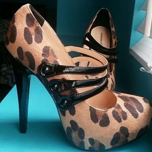 Super Cute Cheetah Print Heels