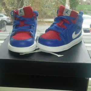 Jordan Retro 1 Mid Flex