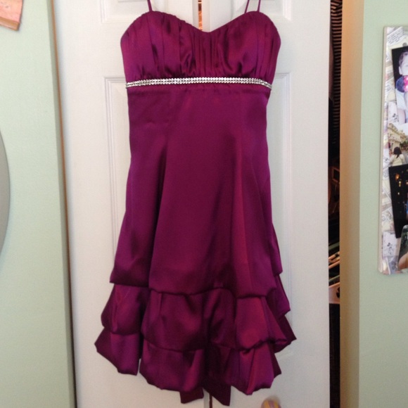 Sweet burgundy homecoming dress!