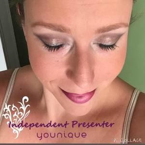 Meet your Posher, Cynthia