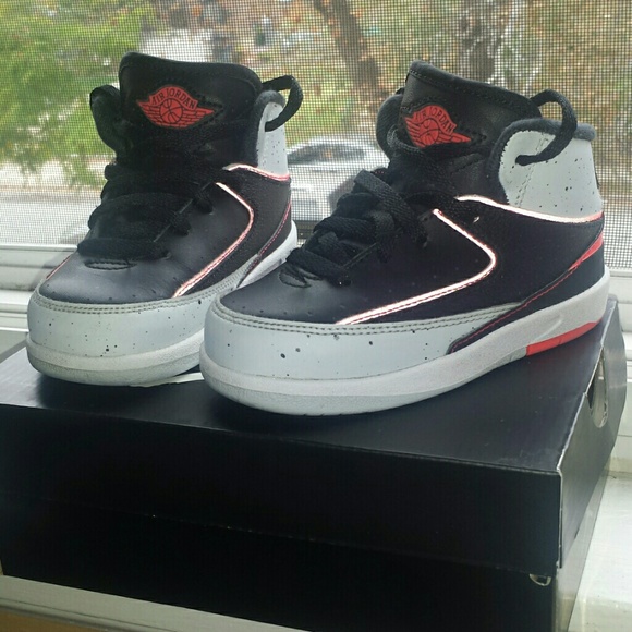 Jordan 2 Retro - Picture 2 of 4