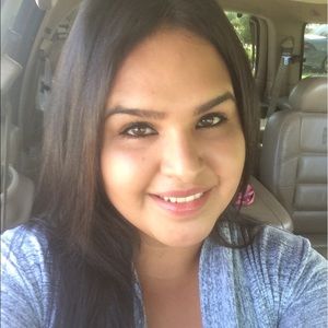 Meet your Posher, Mayra