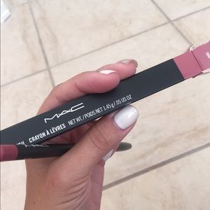 M.A.C Soar Lip Liner