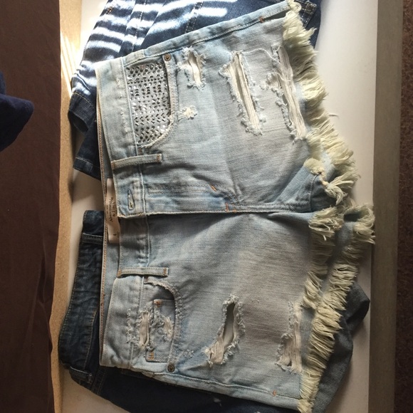 Abercrombie&Fitch cheeky light shade shorts