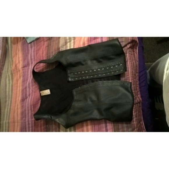 Ann cherry waist trainer vest