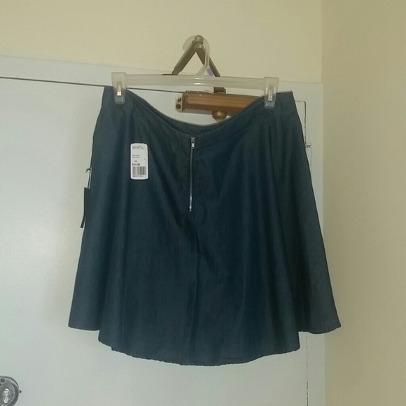 Short dark denim skirt (Plus size) - Picture 2 of 3