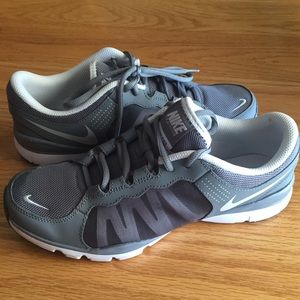 Brand new women's Nike flex TR2 sneakers, size 8.5