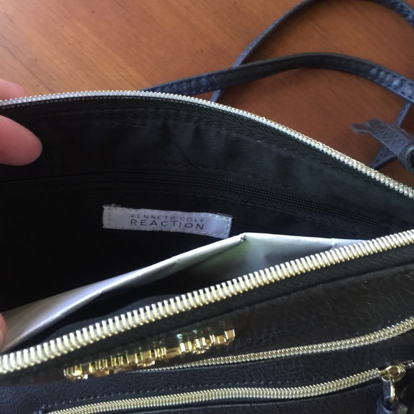 Black Zipper Purse - Picture 4 of 4