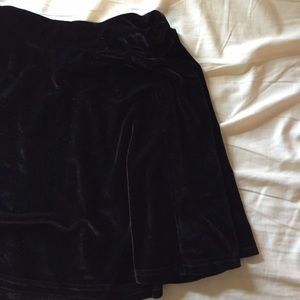 H&M black velvet skirt