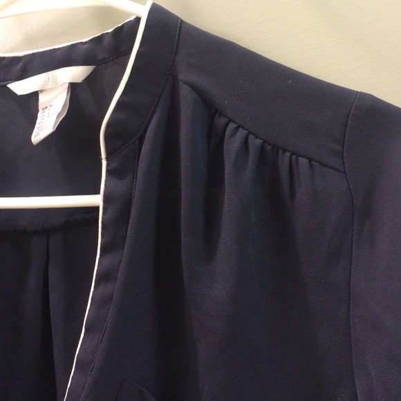 H&M blouse! - Picture 3 of 3