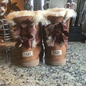 Chestnut Bailey bow uggs