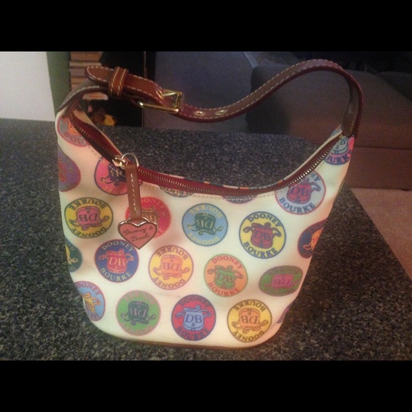 🎉HP 11/24🎉Authentic Dooney & Bourke bucket bag.