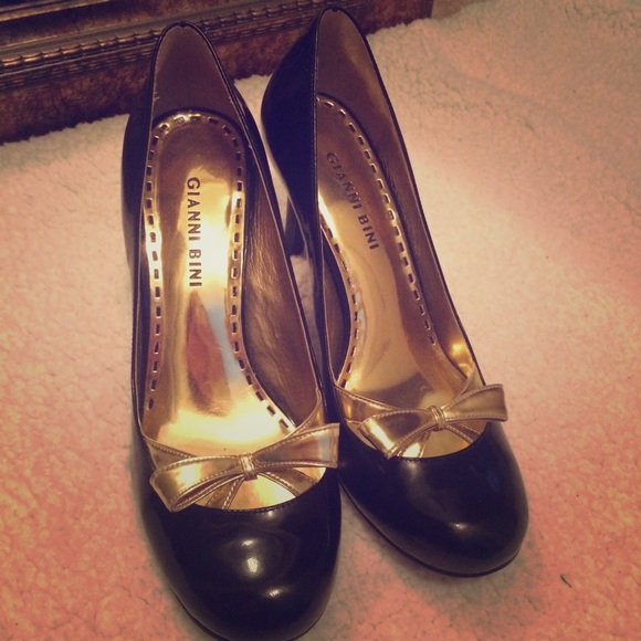 Black and Gold Patent Bow Pumps