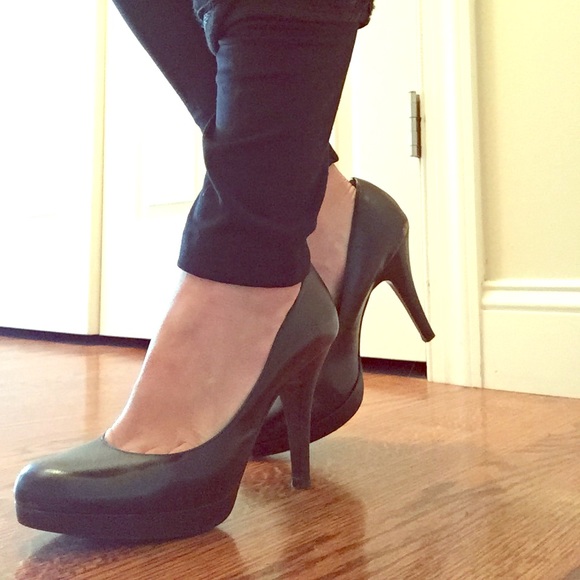 Alfani Black Pumps