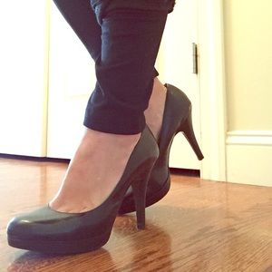 Alfani Black Pumps