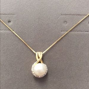 Gold pearl necklace. Real gold and Pearl