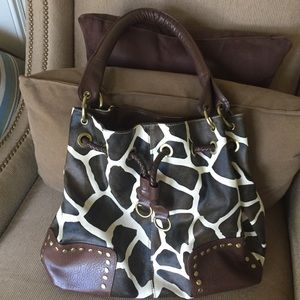 Giraffe pattern shoulder satchel