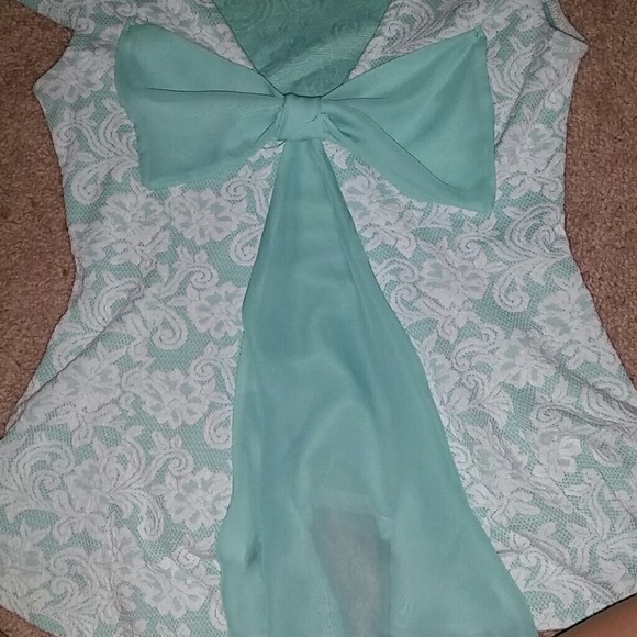 Bow Back Shirt - Picture 2 of 2