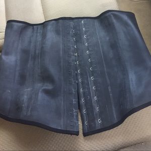 Waist trainer 2 XL... It runs smaller!