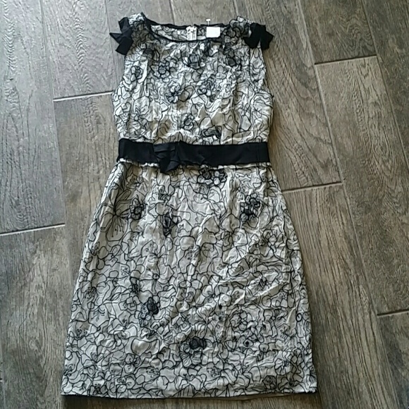 Elie Tahari work dress off white and black w belt