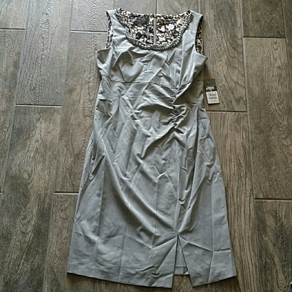 Donna Ricco  dress New statement necklace built in