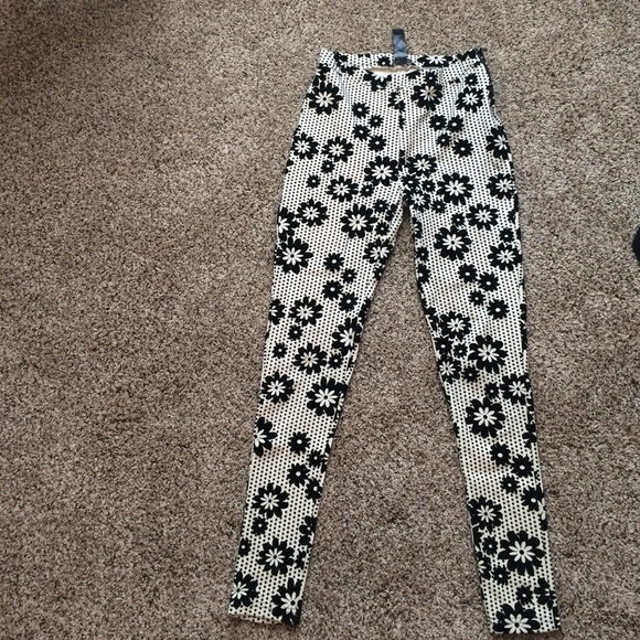 Black and white velvet skinny pant