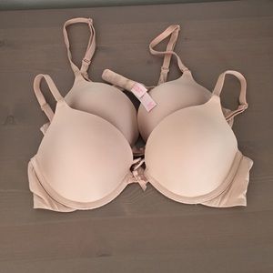 *Set of two*Victoria's Secret bras size 34B