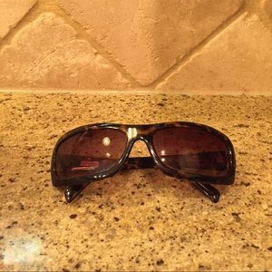 Sunglasses- faux tortoise shell- Foster Grant