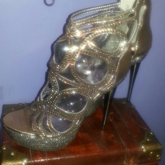 Shoes - Picture 2 of 4