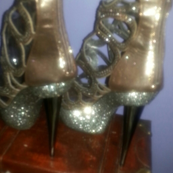 Shoes - Picture 3 of 4