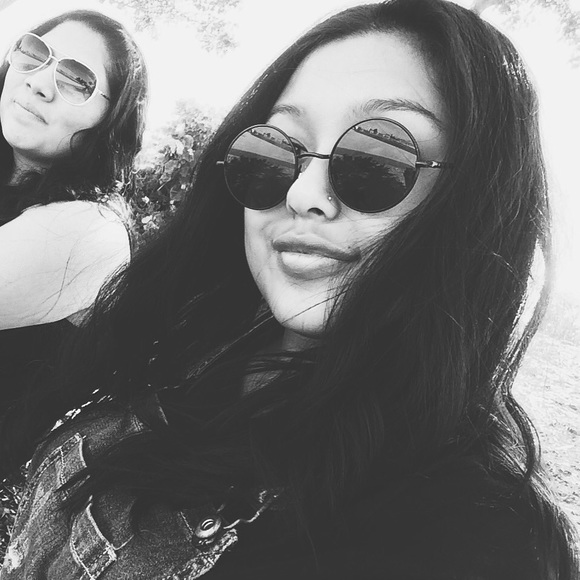 MEET ME. - Picture 4 of 4