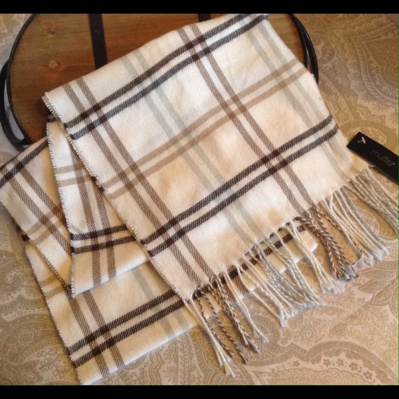 Berkshire Fashions scarf. Tina's Closet