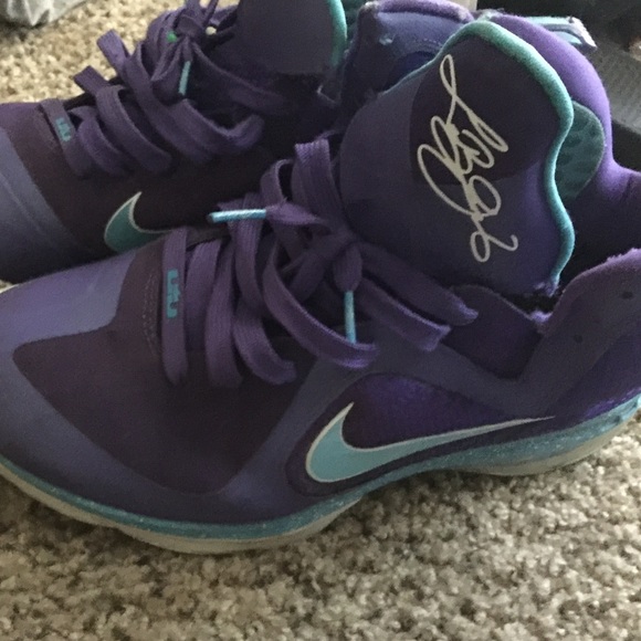 Charlotte lebrons - Picture 2 of 2
