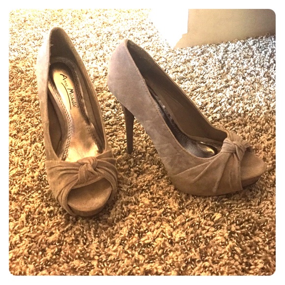 Anne Michelle heels