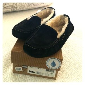 UGG ANSLEY BLACK SLIPPERS
