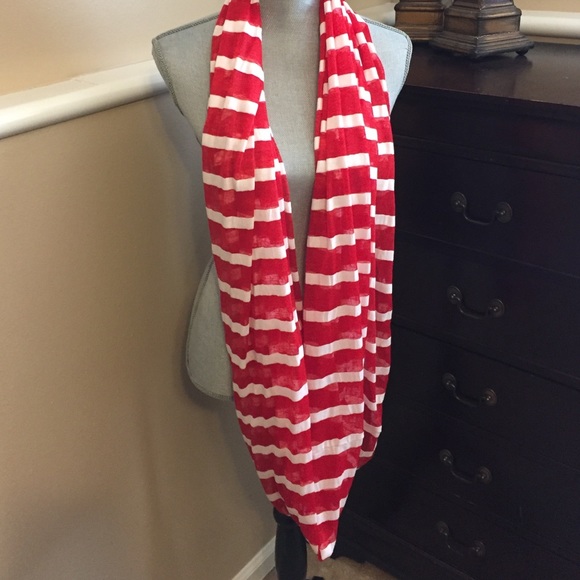 Red and white infinity scarf