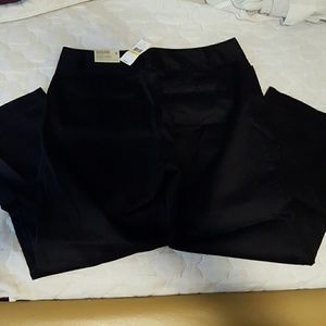 Van Heusen Size 6 black capris