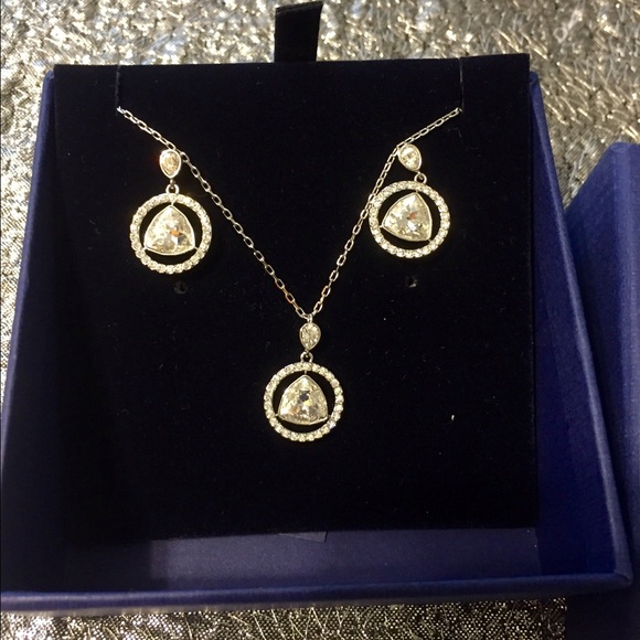 Swarovski crystal necklace and earrings