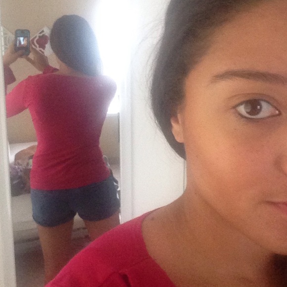 Red top - Picture 3 of 3