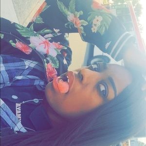 Meet your Posher, Maya