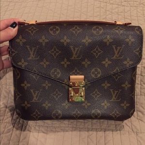 Louis Vuitton Pochette Metis